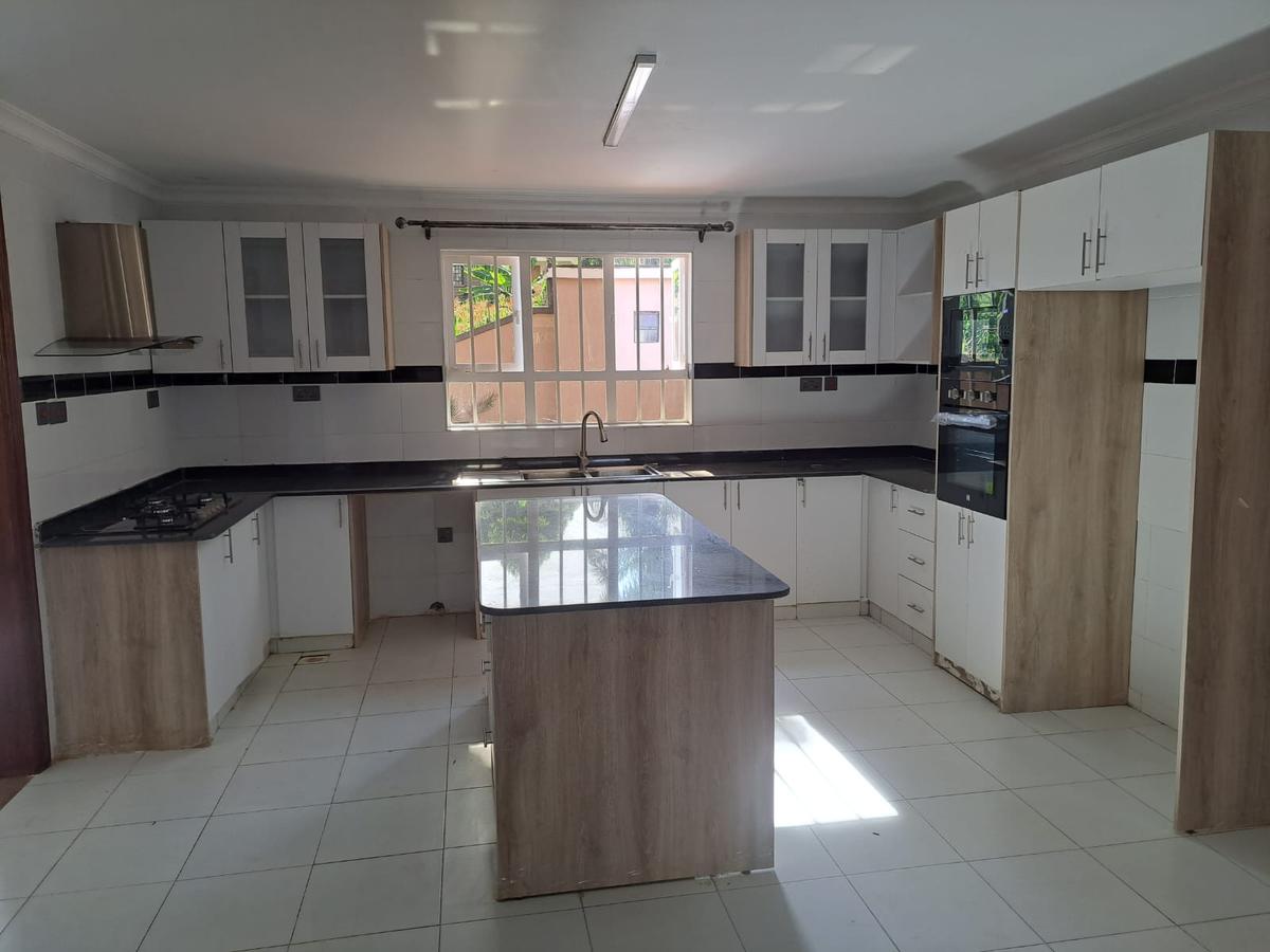 4 Bed Townhouse with En Suite at Mushroom Gardens - 6