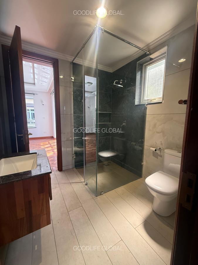 5 Bed Townhouse with En Suite at Lavington - 15