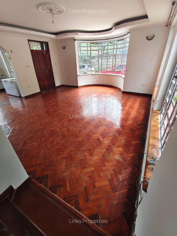 4 Bed Townhouse with En Suite at Kerarapon Drive - 6