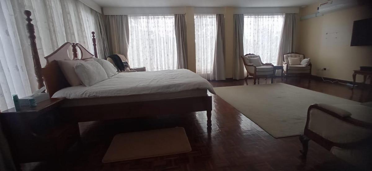 8 Bed House with En Suite in Lavington - 11