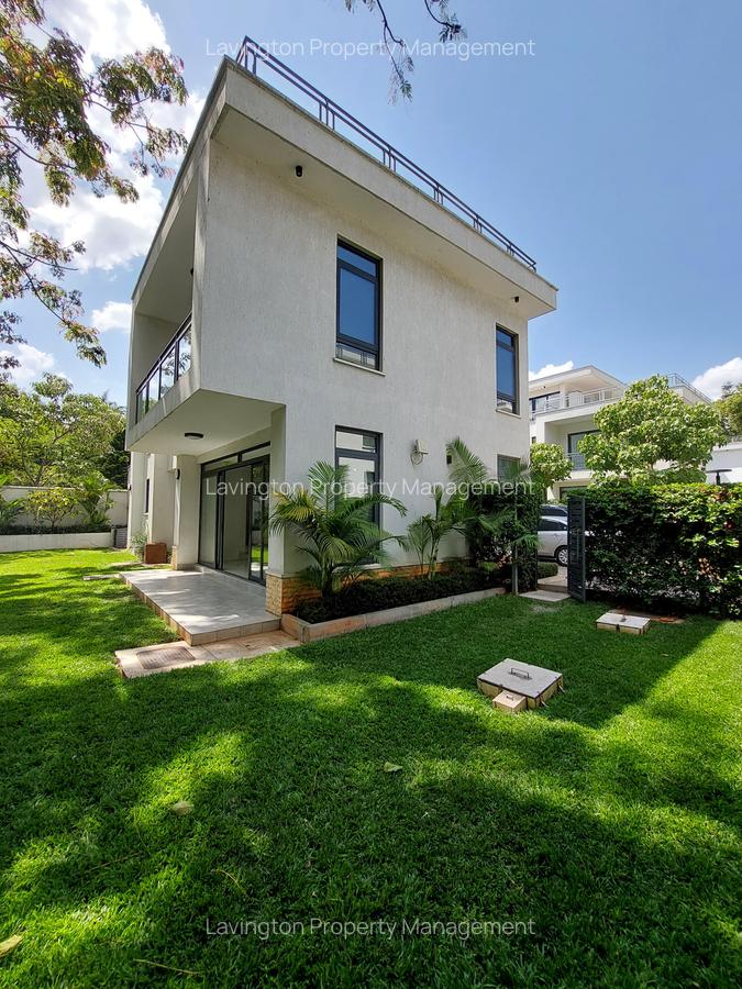 5 Bed House with En Suite at Lavington Green - 3