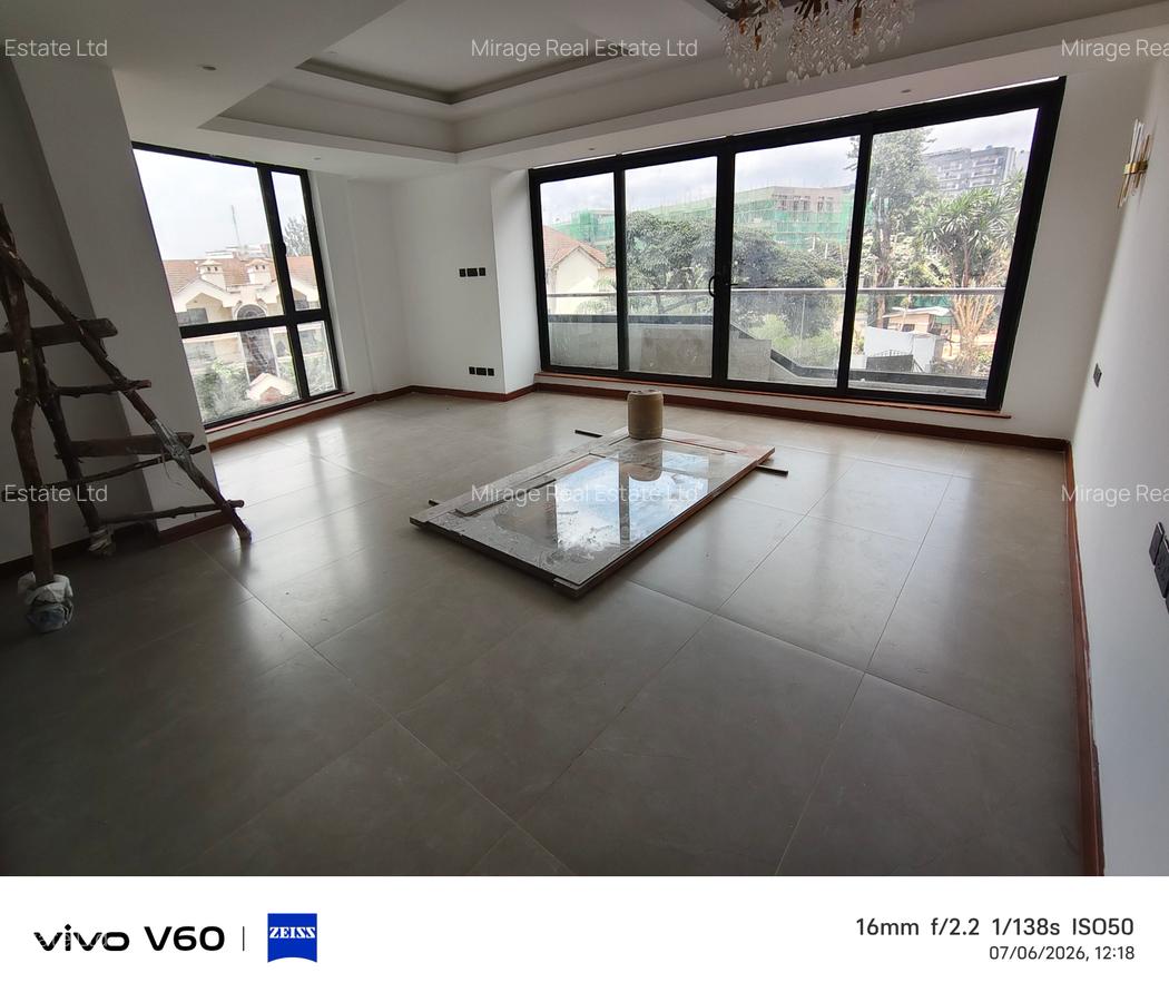 3 Bed Apartment with En Suite in Riverside - 10