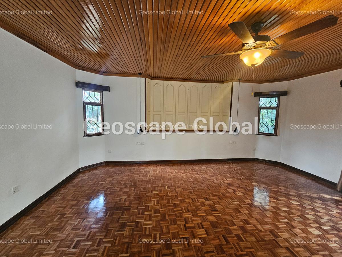 5 Bed House with En Suite in Runda - 6
