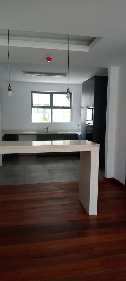 4 Bed Townhouse in Rosslyn - 5