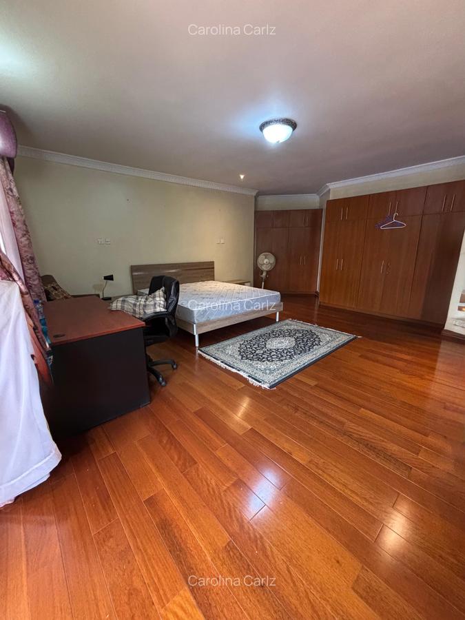 5 Bed House with En Suite in Runda - 8