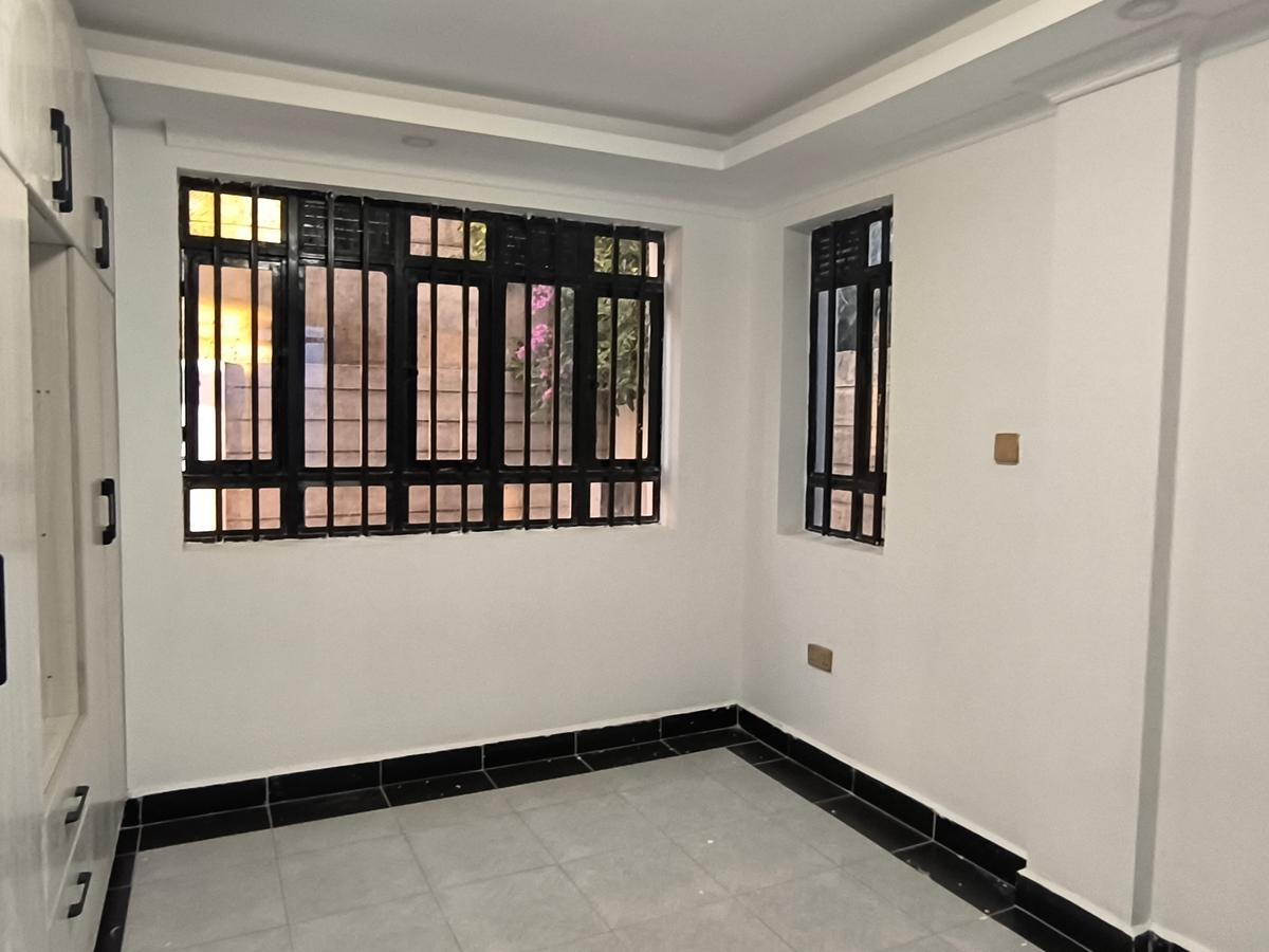 7 Bed Townhouse with En Suite at Kenyatta Road - 6