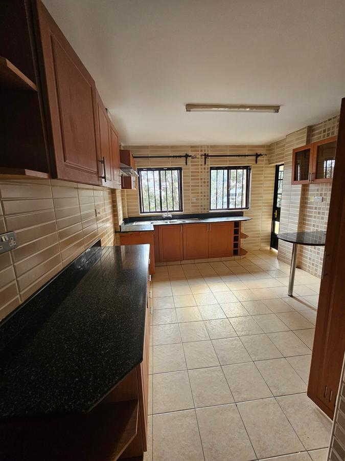 3 Bed Apartment with En Suite at Lavington - 6