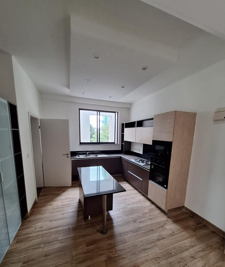 4 Bed Apartment with En Suite in Riverside - 9