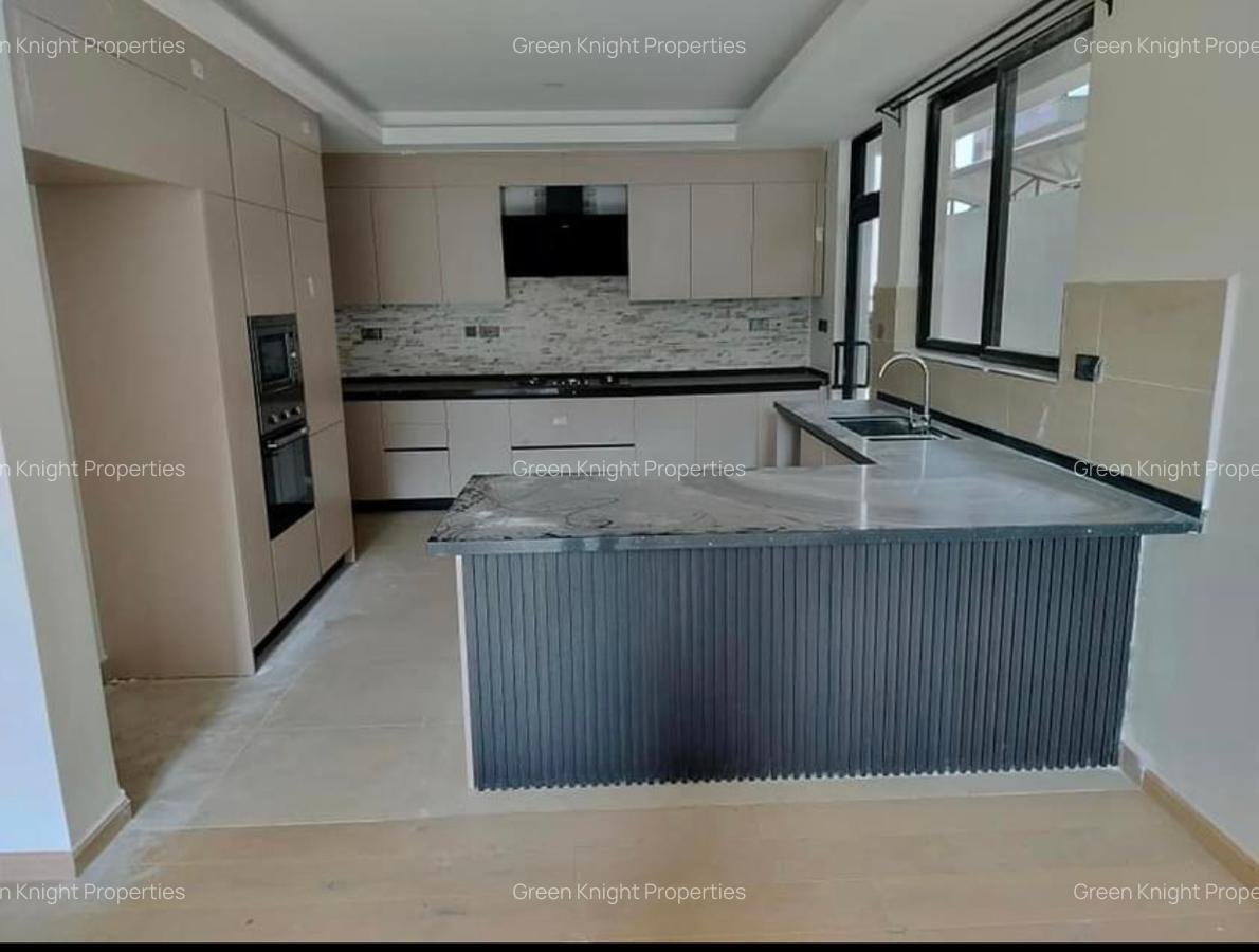 5 Bed Townhouse with En Suite in Lavington - 4