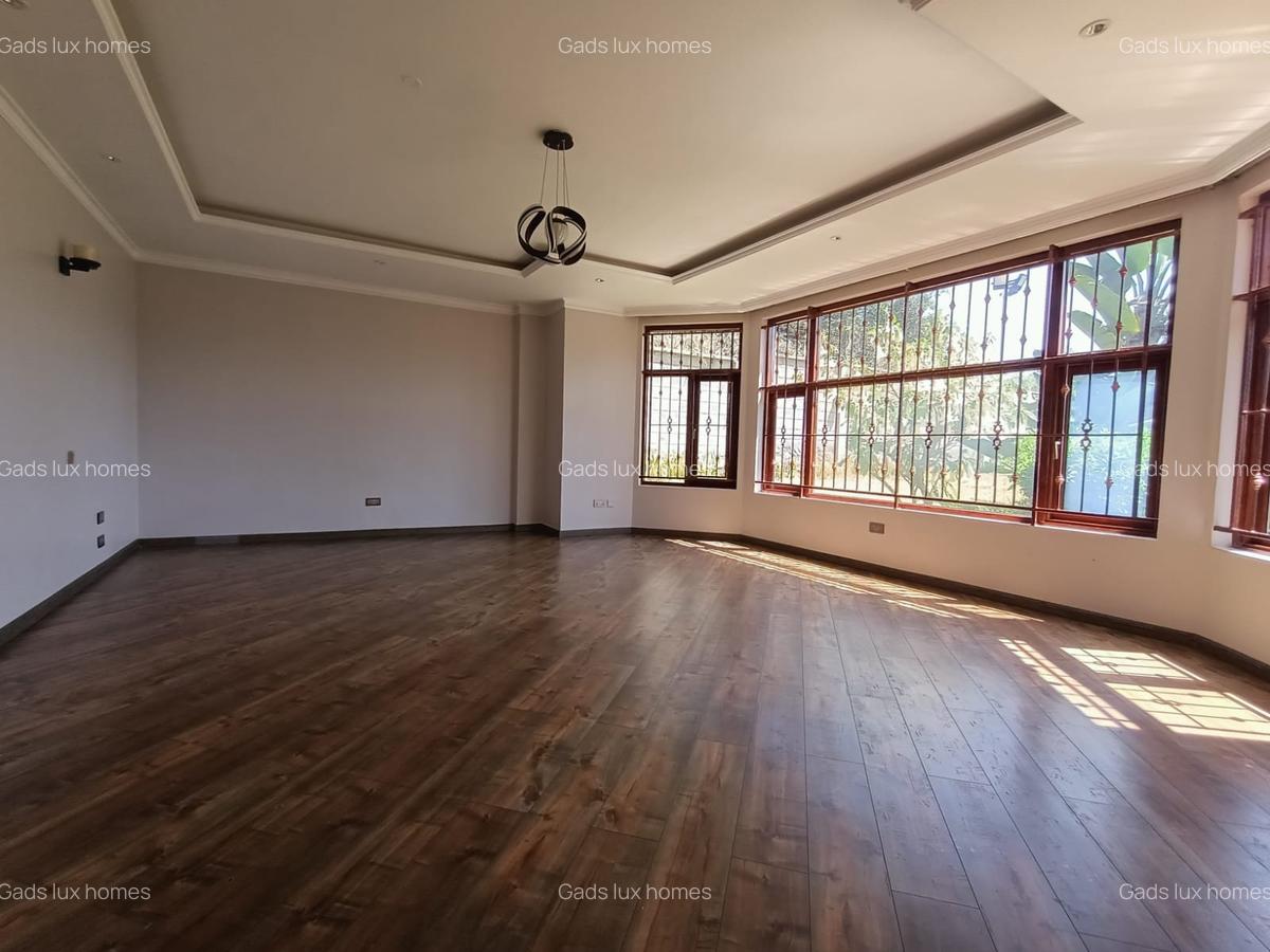 5 Bed Townhouse with En Suite at Muthaiga - 10