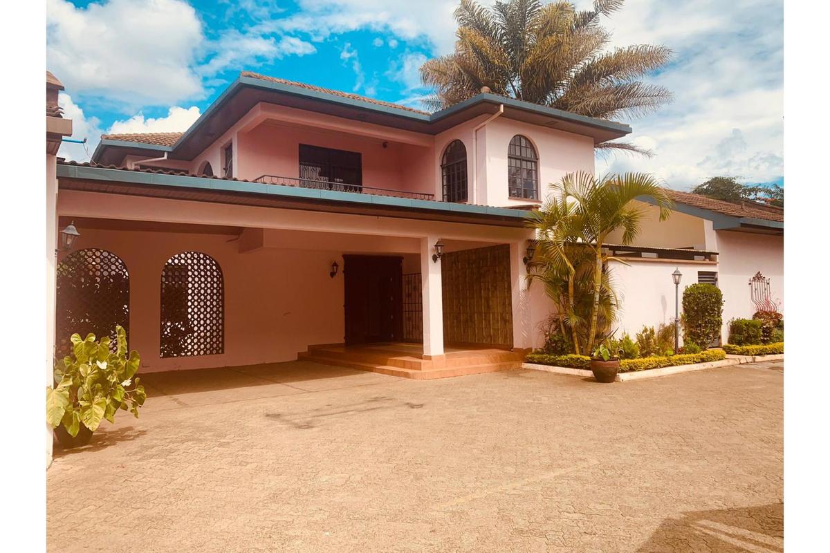 4 Bed Townhouse with En Suite in Lavington - 1