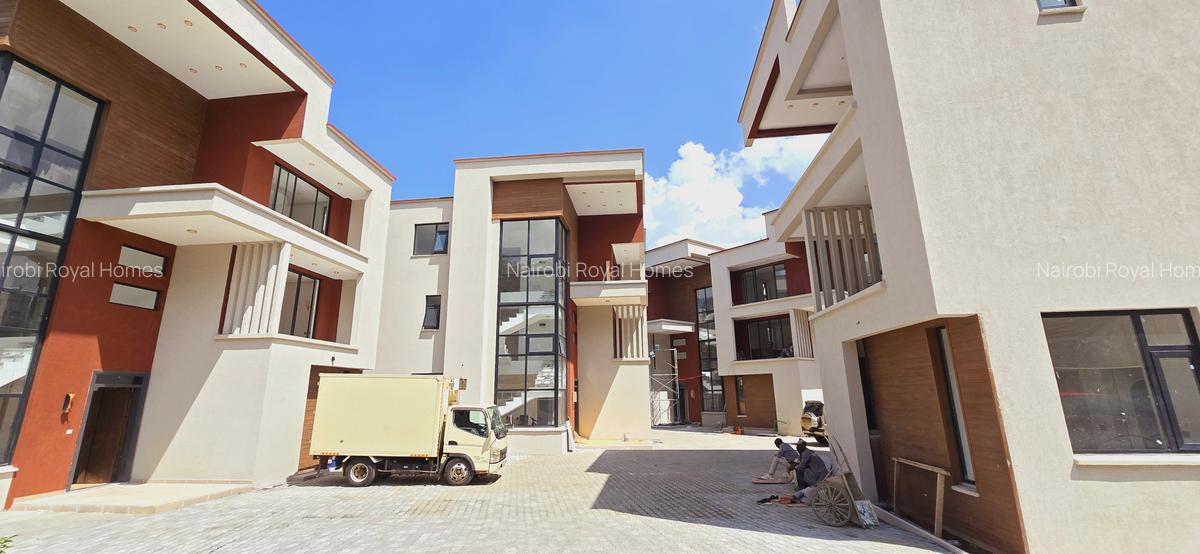 5 Bed Townhouse with En Suite at Lavington Green - 3