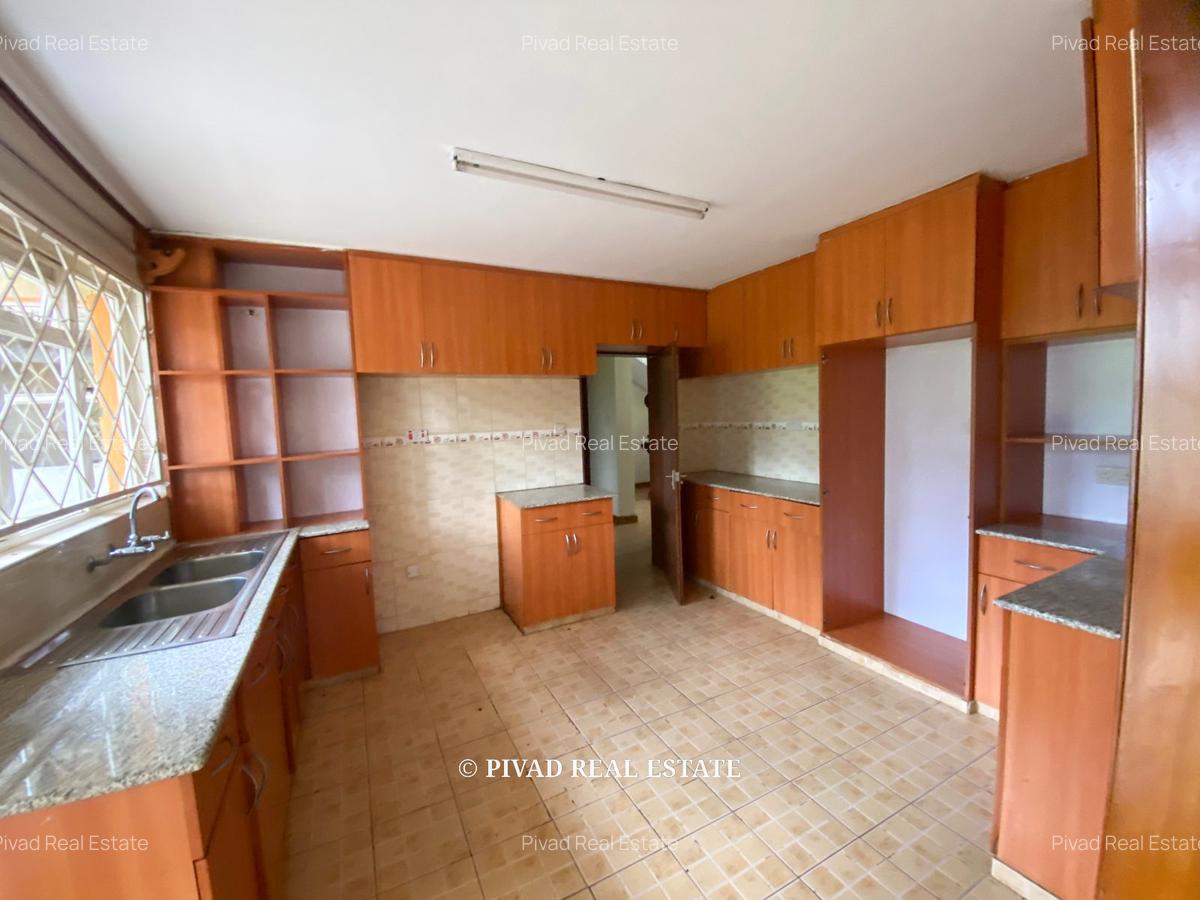 4 Bed House with Garden in Runda - 3