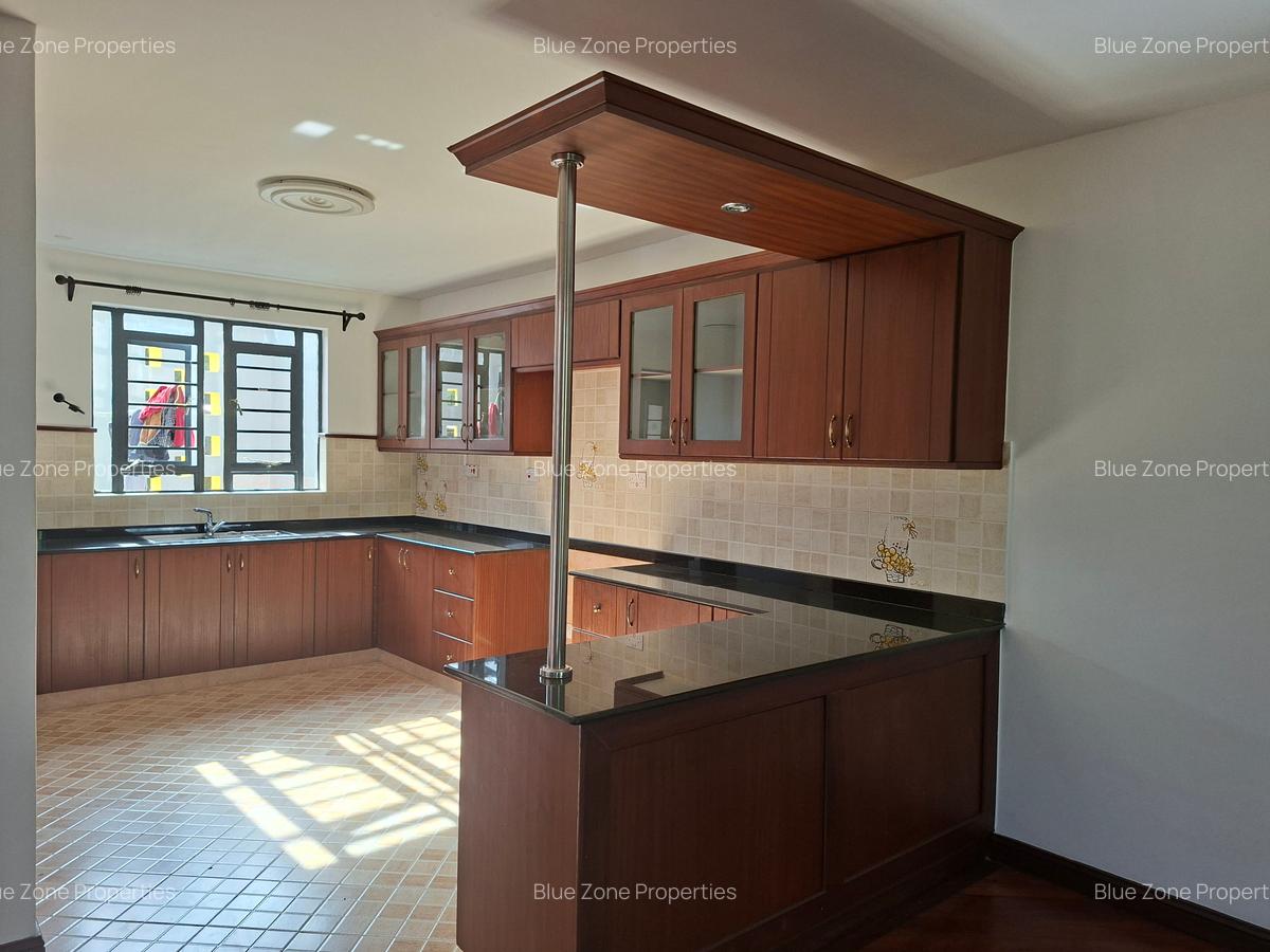 4 Bed Townhouse with En Suite at Close To Braeburn School - 9