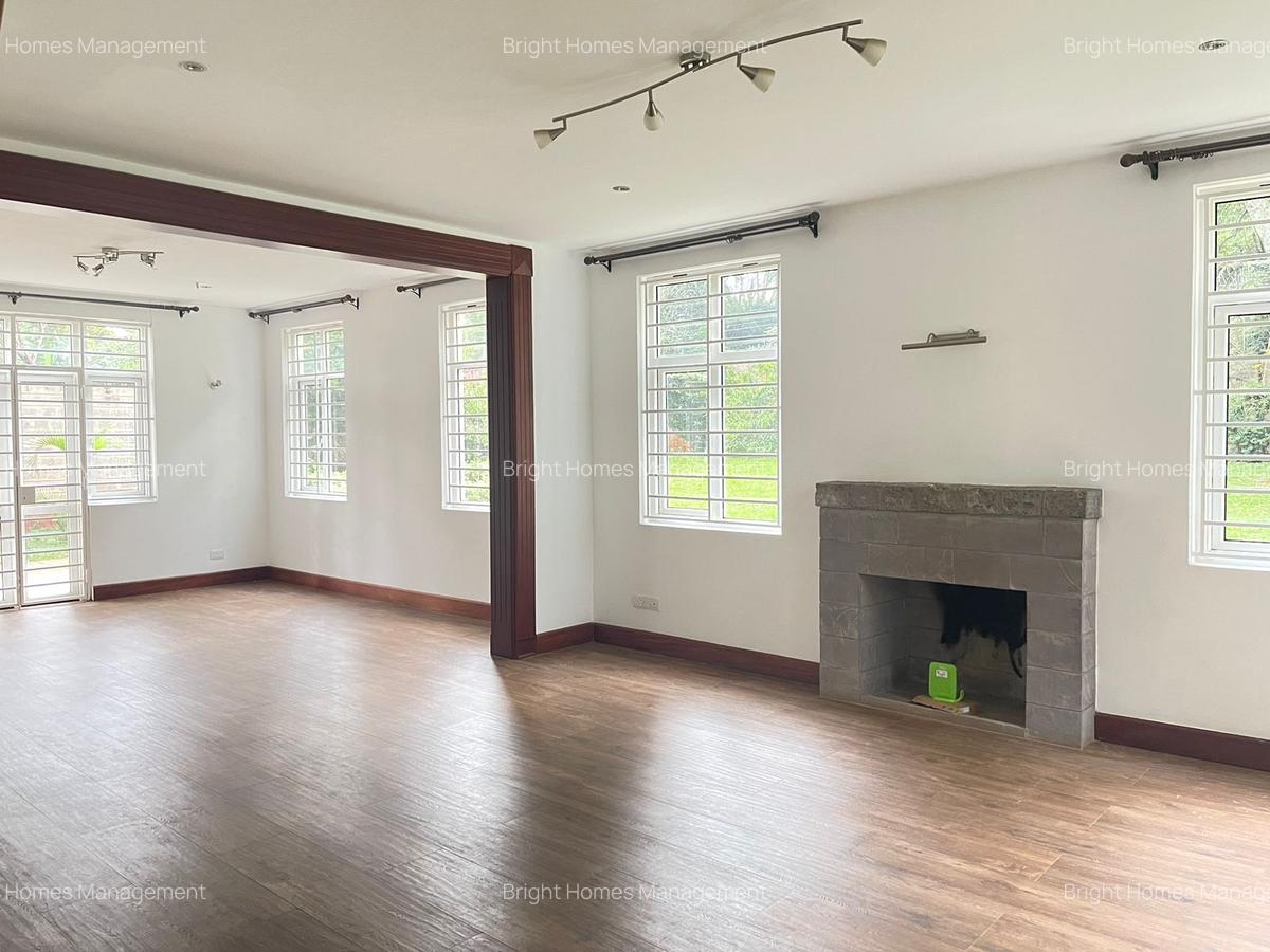 5 Bed Villa with En Suite in Rosslyn - 4