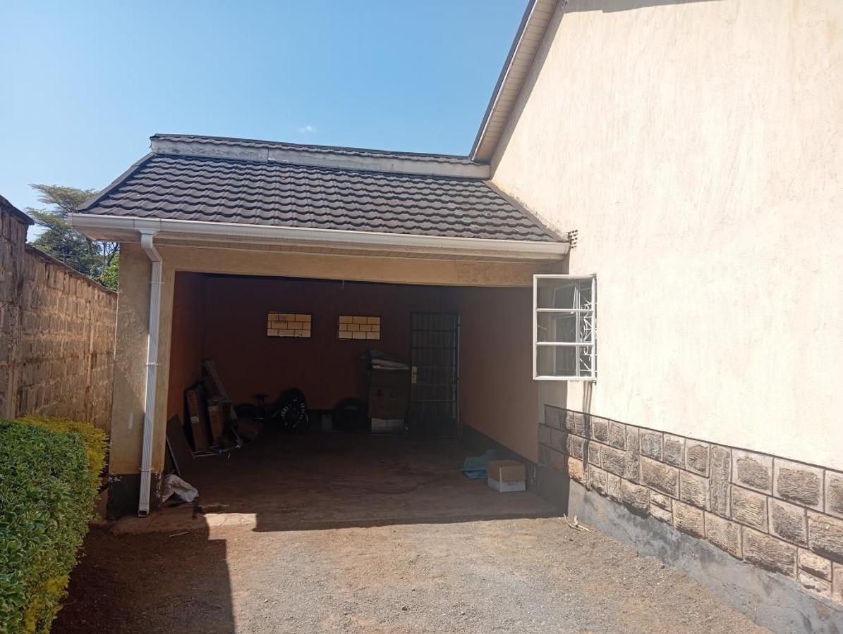 5 Bed House with En Suite at Mountain View Estate - 13