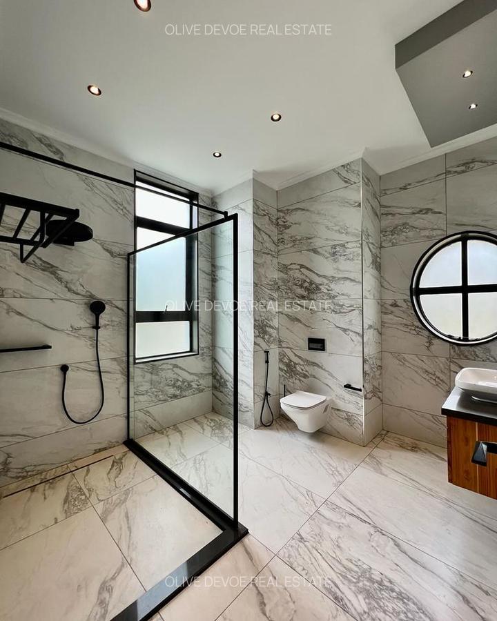 5 Bed Villa with En Suite in Loresho - 12