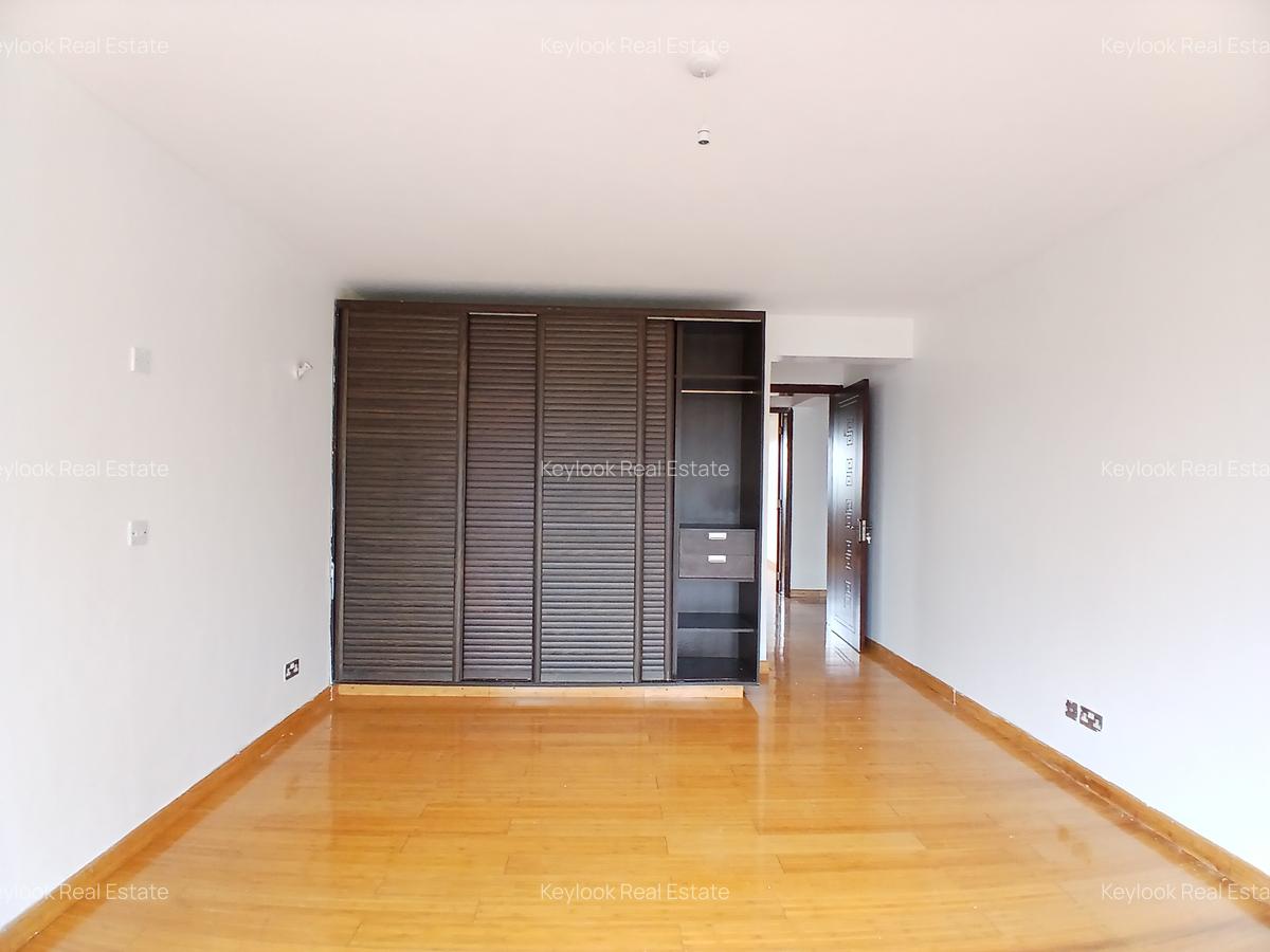 3 Bed Apartment with En Suite at Lavington - 10