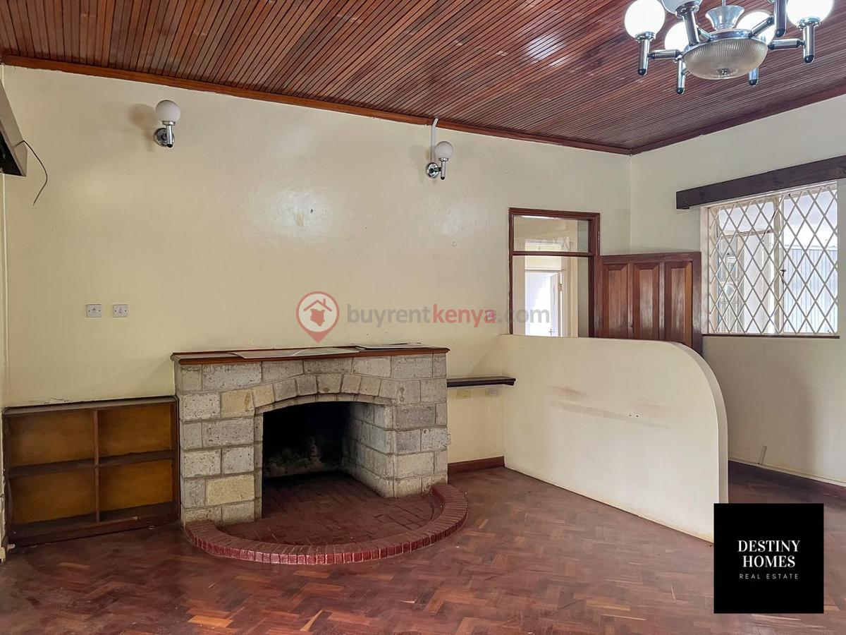 4 Bed House with En Suite in Riverside - 1