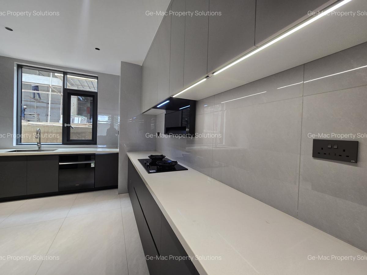 5 Bed Villa with En Suite in Lavington - 12