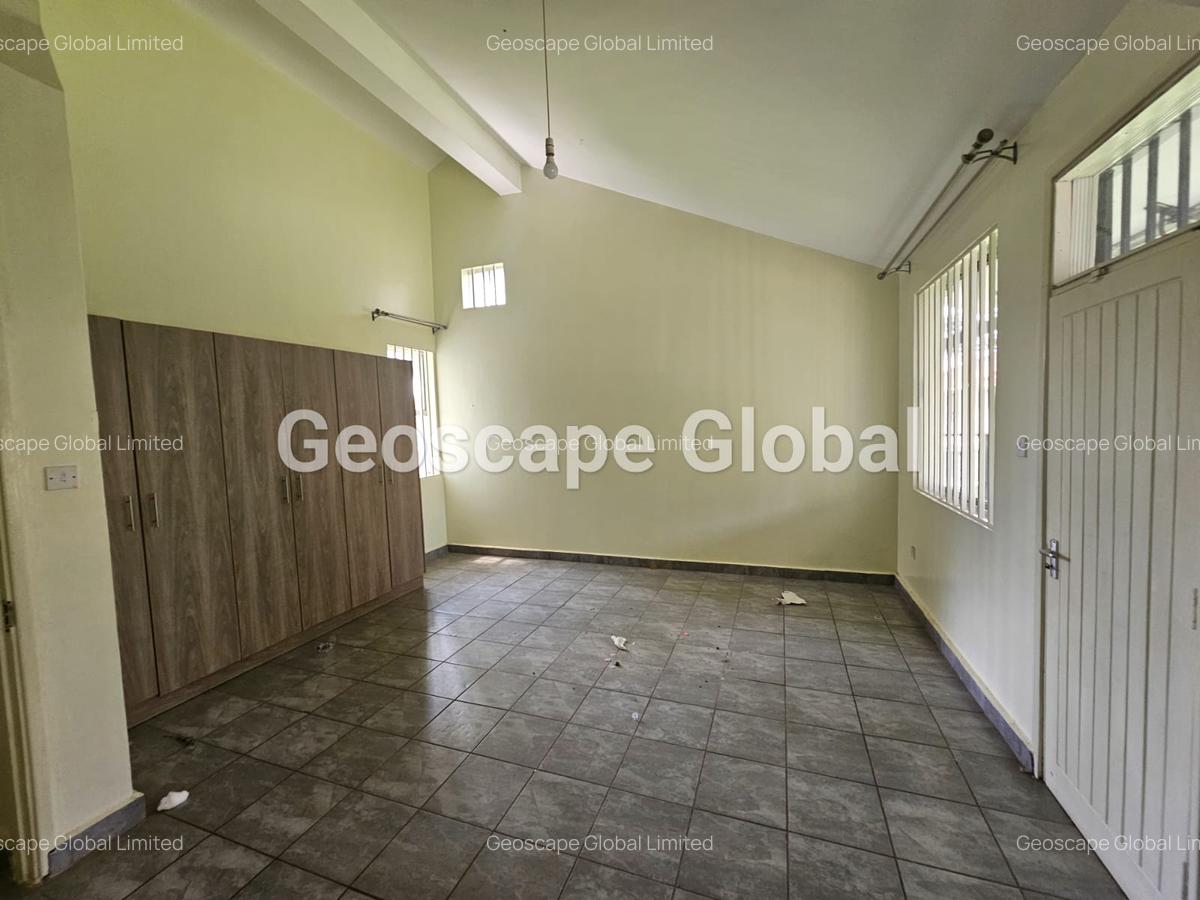 5 Bed House with En Suite in Nyari - 8