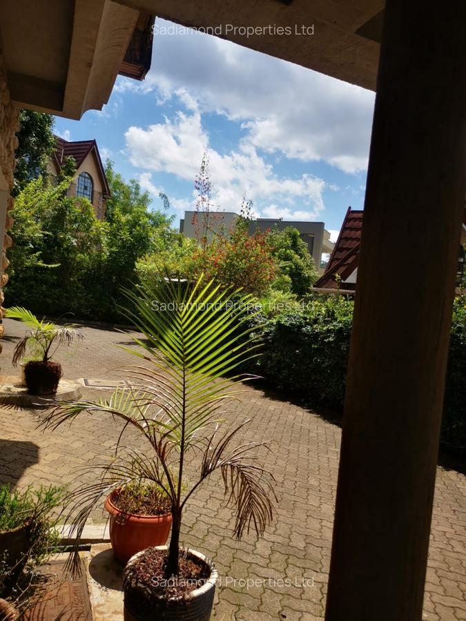 5 Bed House with En Suite in Lavington - 6