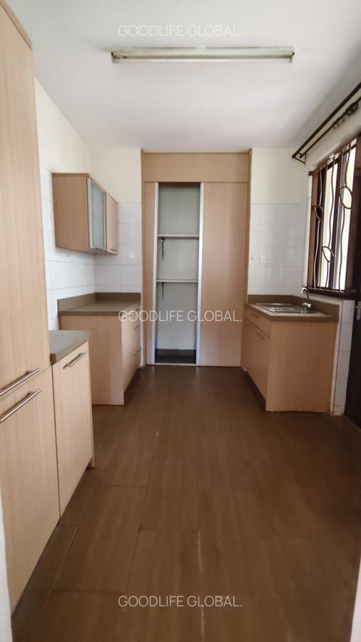 4 Bed House with En Suite at Ridgeways - 14