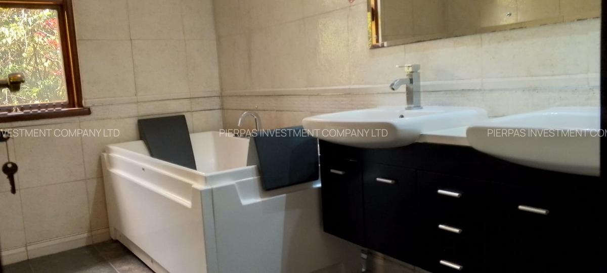 5 Bed Townhouse with En Suite in Karen - 6