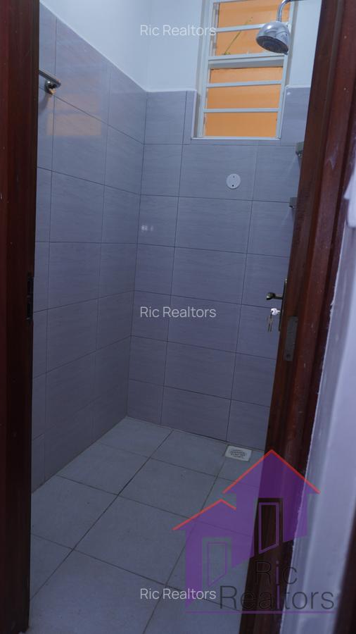 Serviced 3 Bed Apartment with En Suite at Acacia Road - 17