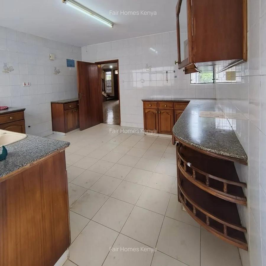 4 Bed Townhouse with En Suite at Valley Arcade - 15
