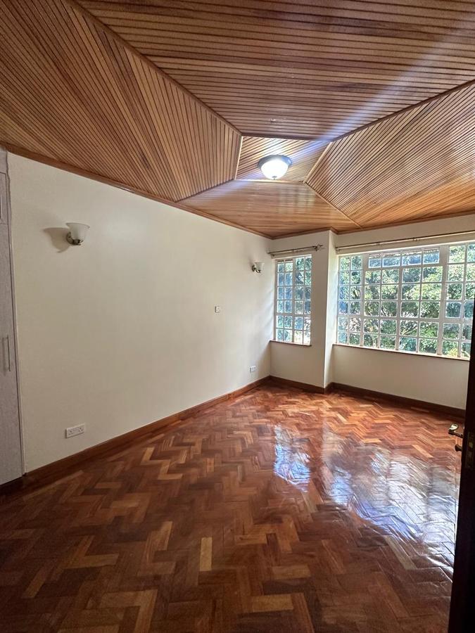 5 Bed Townhouse with En Suite in Lavington - 10