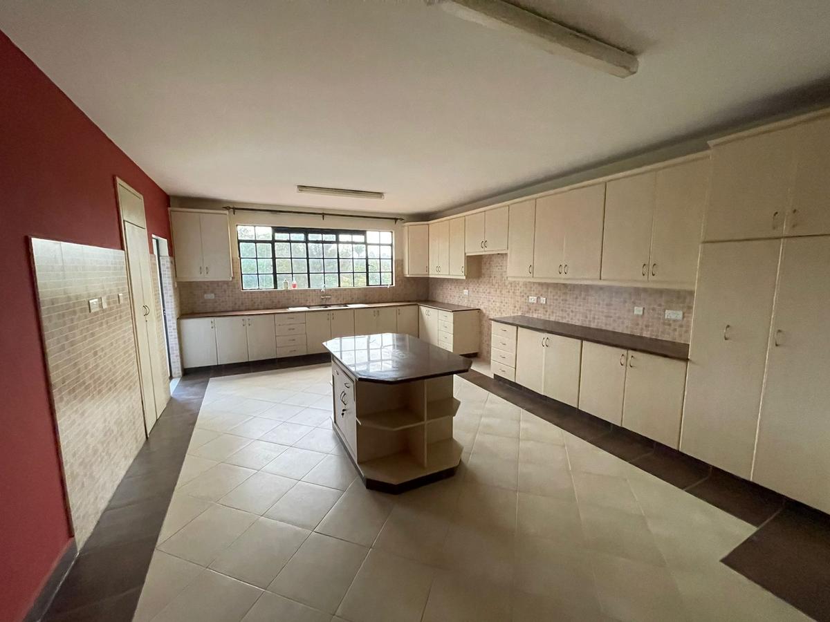 3 Bed Apartment with En Suite in Westlands Area - 12