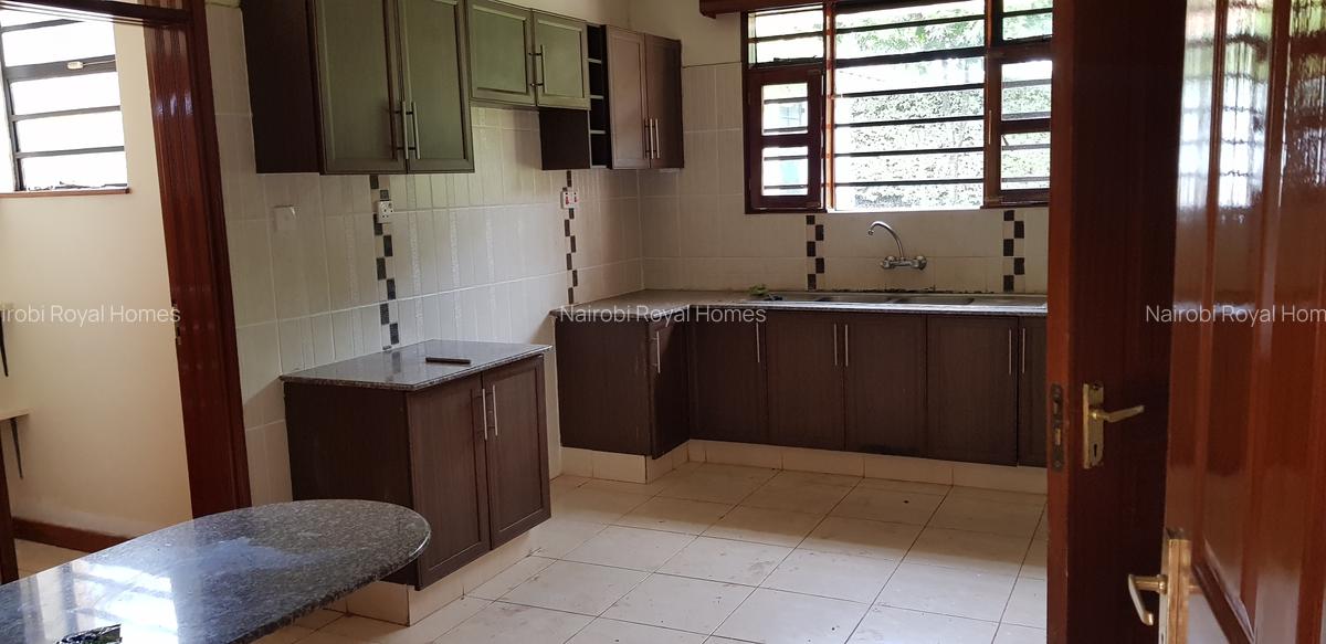 5 Bed House with En Suite at Rosslyn Heights - 6