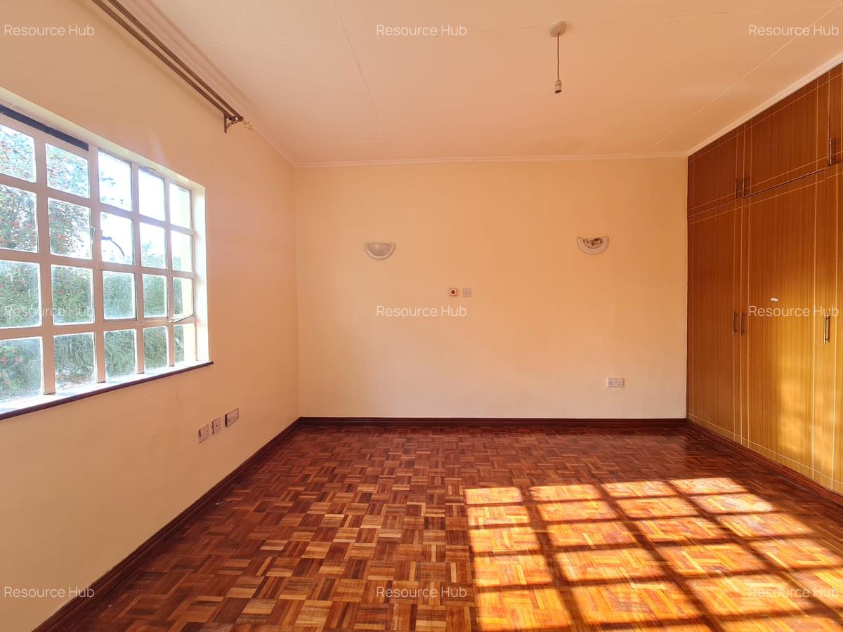 4 Bed House with En Suite at Bomas - 17