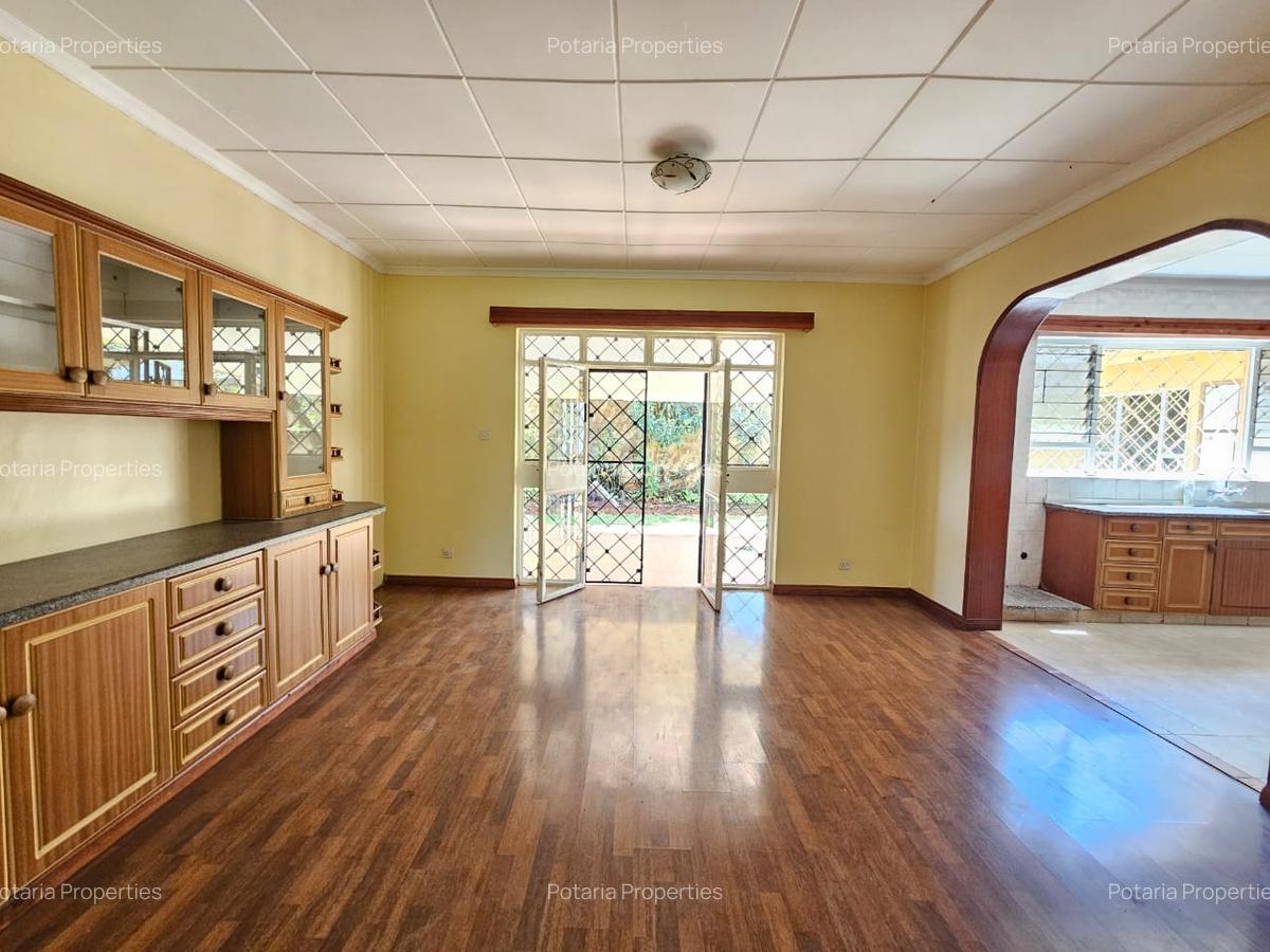 Commercial Property with Parking in Lavington - 3