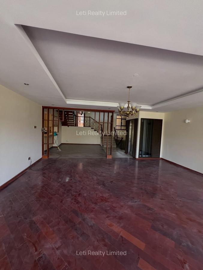 5 Bed Townhouse with En Suite in Lavington - 2