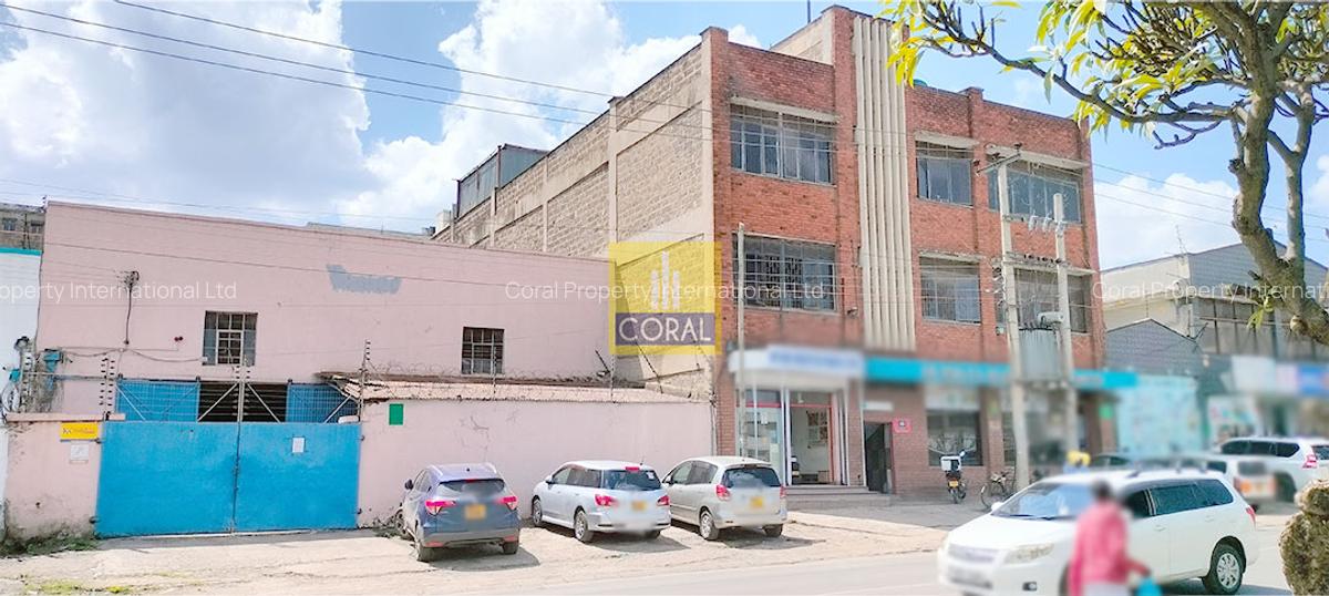 5,000 ft² Warehouse in Industrial Area - 10