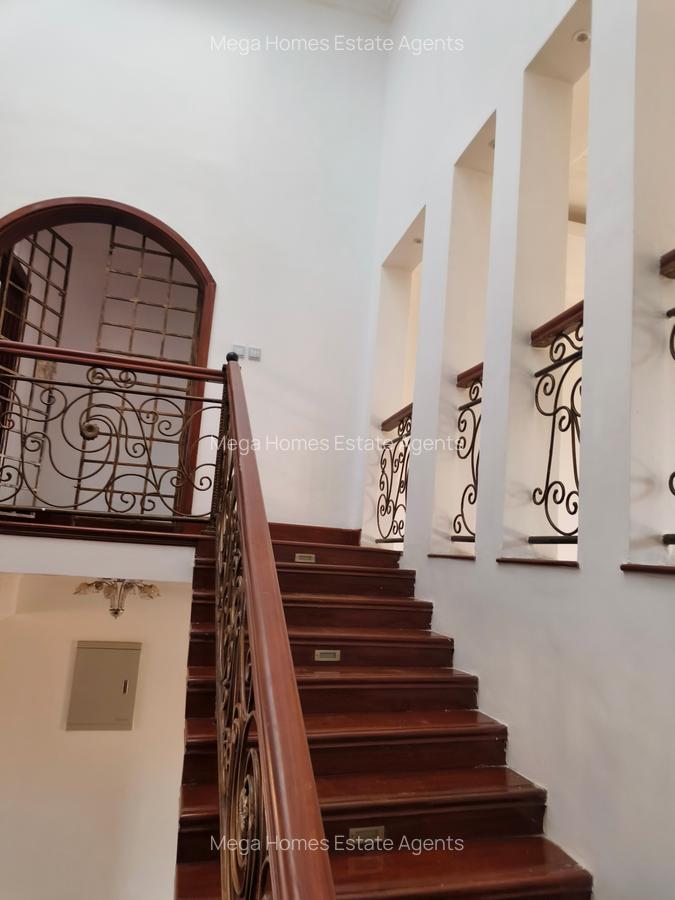 5 Bed House with En Suite in Runda - 11