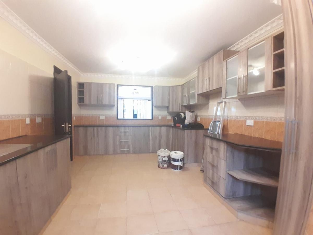 5 Bed Townhouse with En Suite at Convent Drive - 12