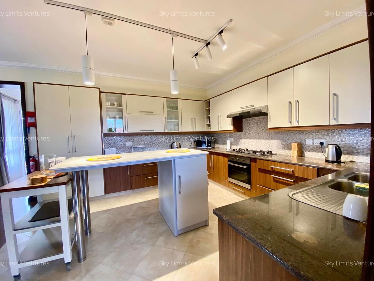 Furnished 3 Bed Apartment with En Suite at Brookside Drive - 11