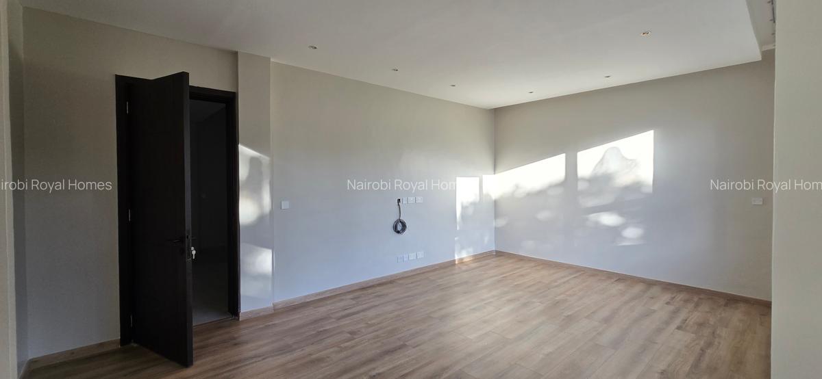 5 Bed Townhouse with En Suite at Lavington Green - 12