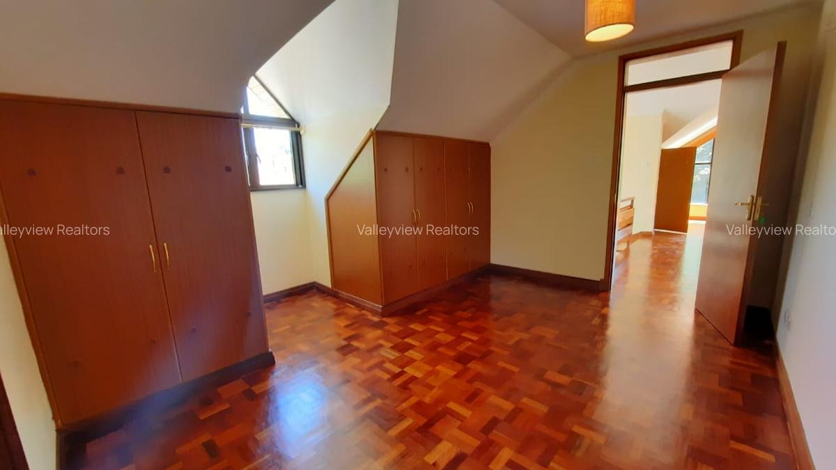 4 Bed Townhouse with En Suite at Lavington - 14