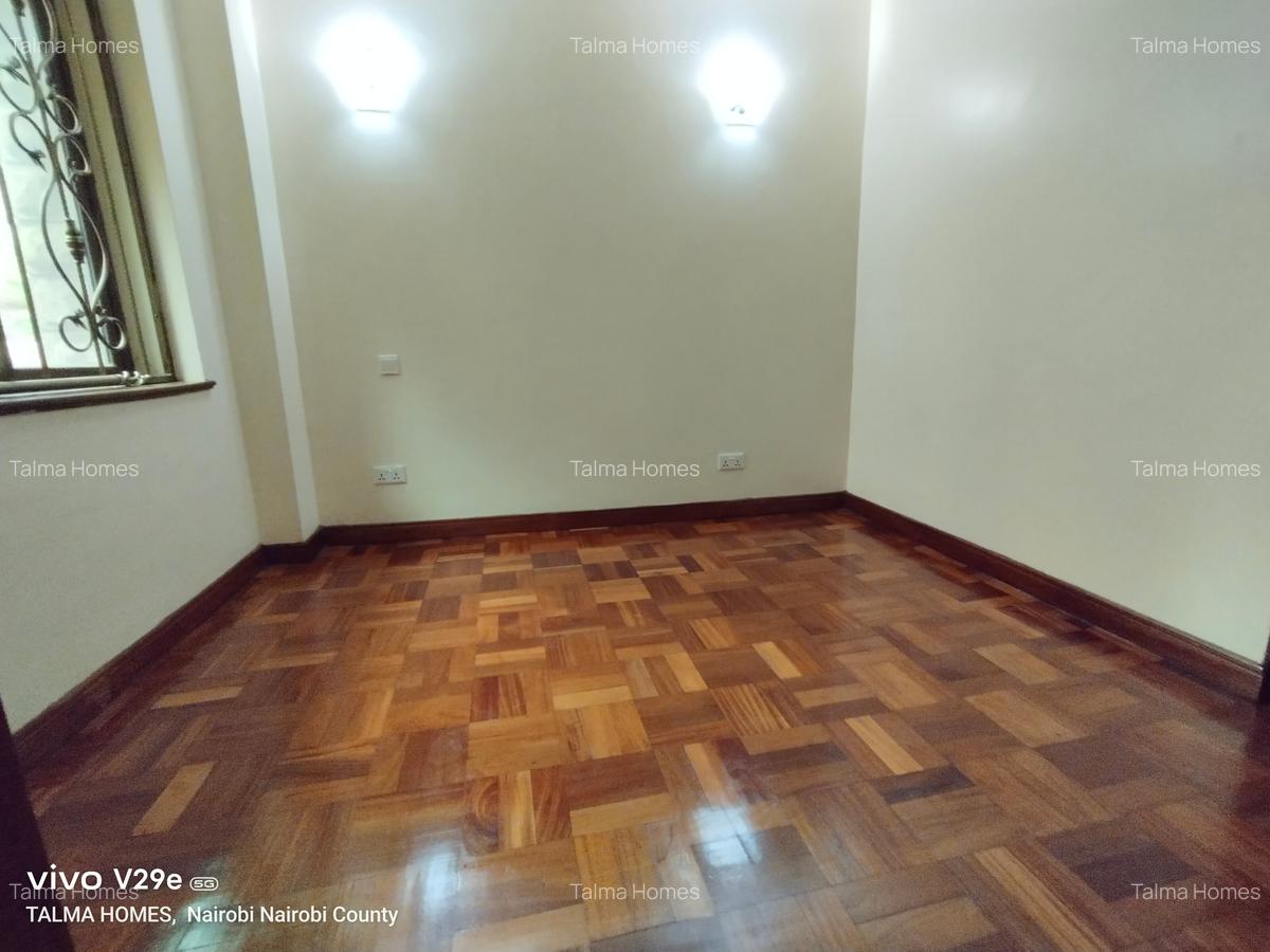 5 Bed Townhouse with En Suite at Valley Arcade - 8