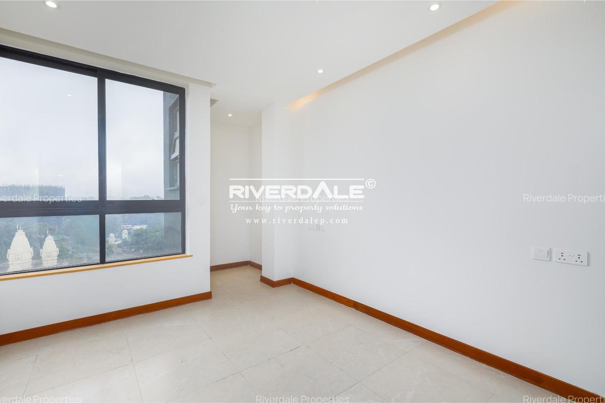 4 Bed Apartment with En Suite in Parklands - 9