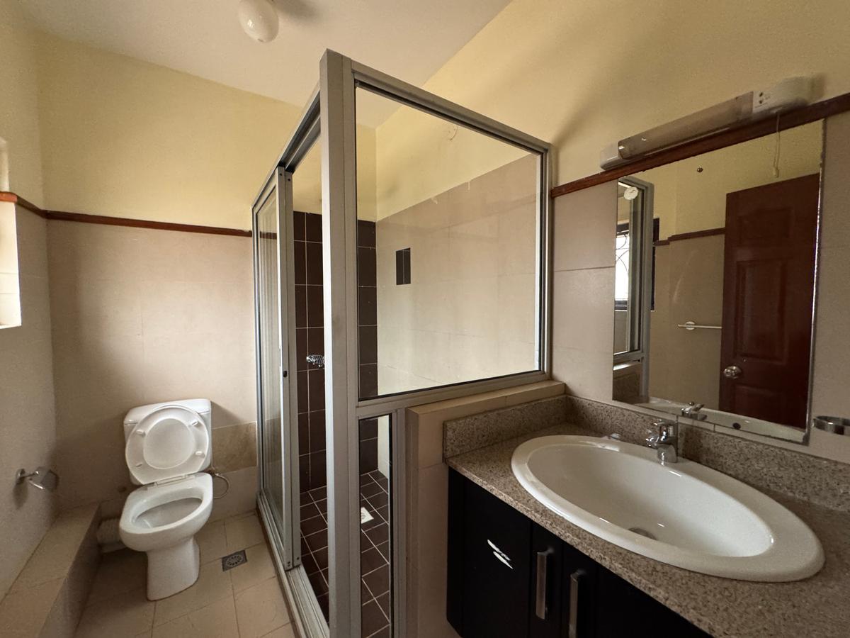 5 Bed Townhouse with En Suite in Lavington - 11
