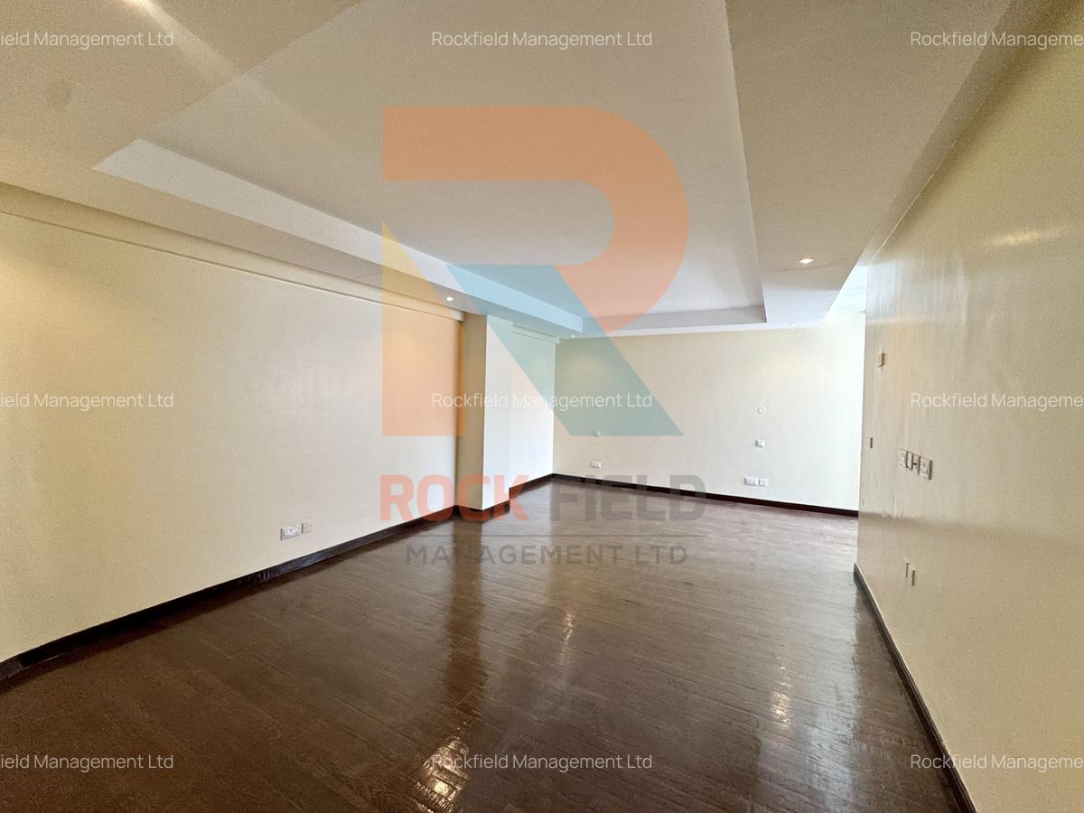 3 Bed Apartment with En Suite in Riverside - 10