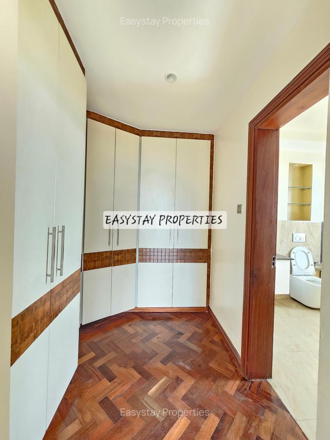 3 Bed Apartment with En Suite in Riverside - 4