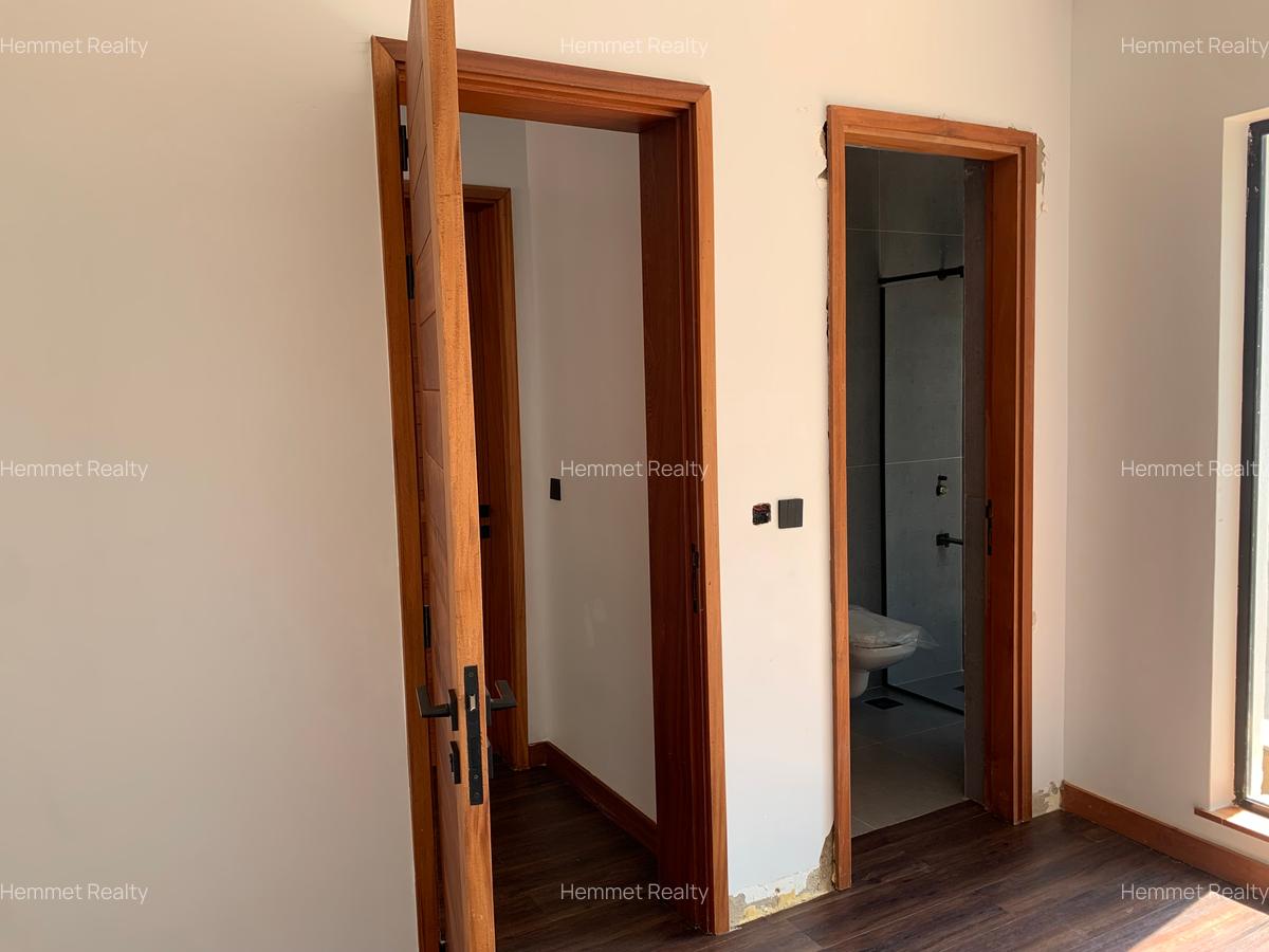 5 Bed Townhouse with En Suite in Kitisuru - 8