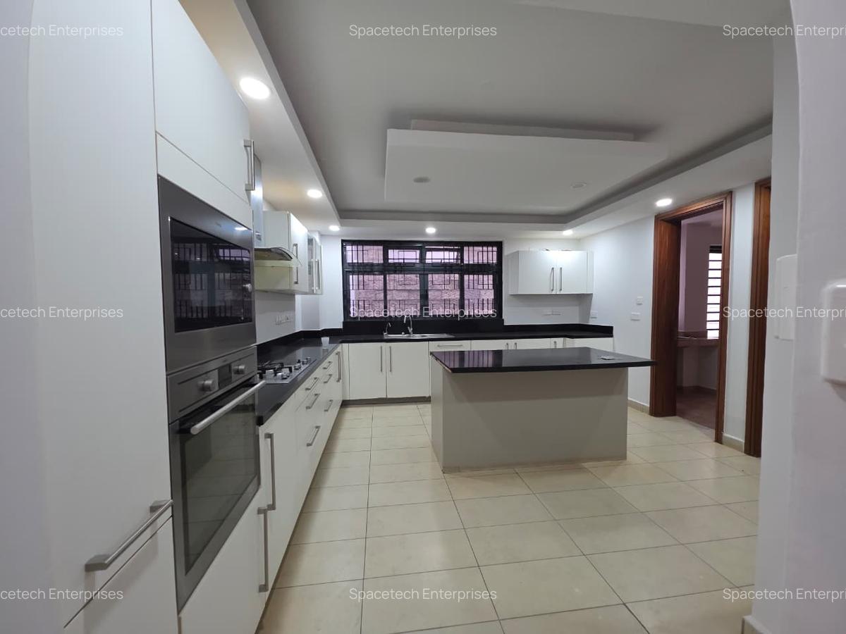 5 Bed Townhouse with En Suite in Spring Valley - 5