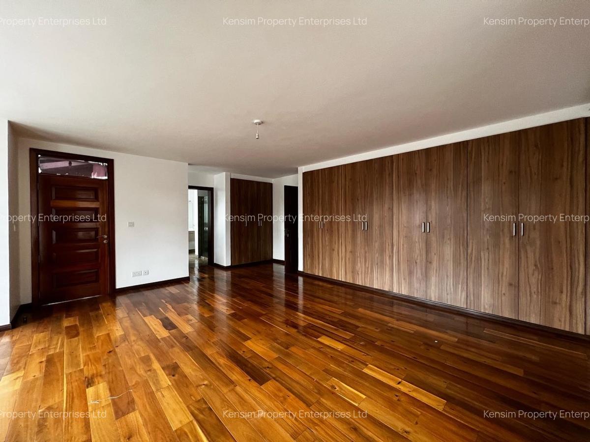 5 Bed Townhouse with En Suite in Lavington - 2